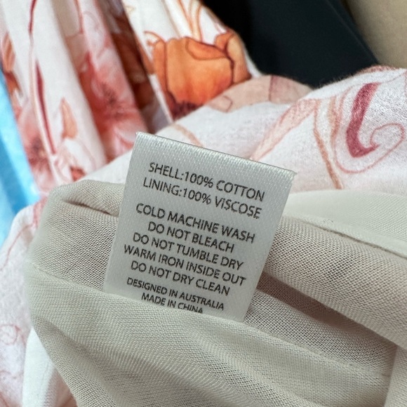 Beautiful dress - Picture 11 of 11